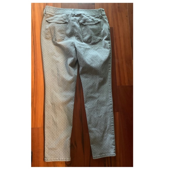 Grey Dot “Secret Stretch” Slim Leg Jeans  { Chicos Size 2 } - Picture 5 of 9